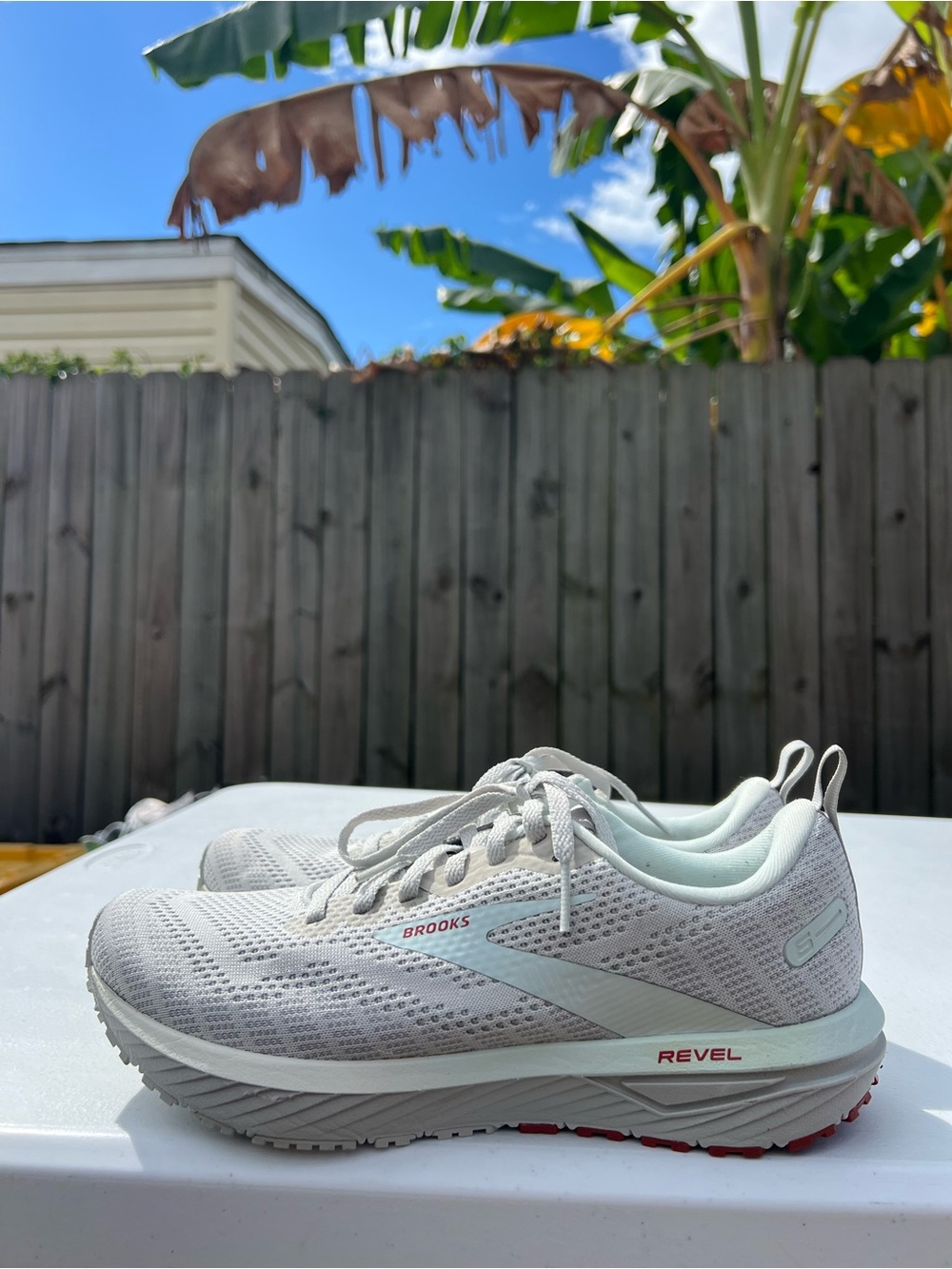 Women’s Brooks Revel White and Light Gray Running Shoes size 8.5
